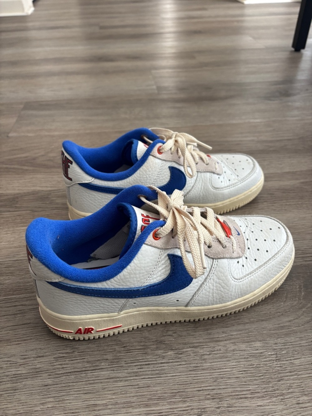 Nike Low-Top Sneakers in White, Blue & Cream